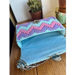 Türkiiz-rózsaszín-lila táska