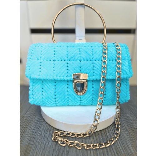 Világos/türkizkék