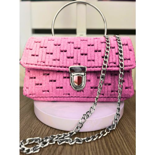 Világos rózsaszín