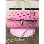 Világos rózsaszín